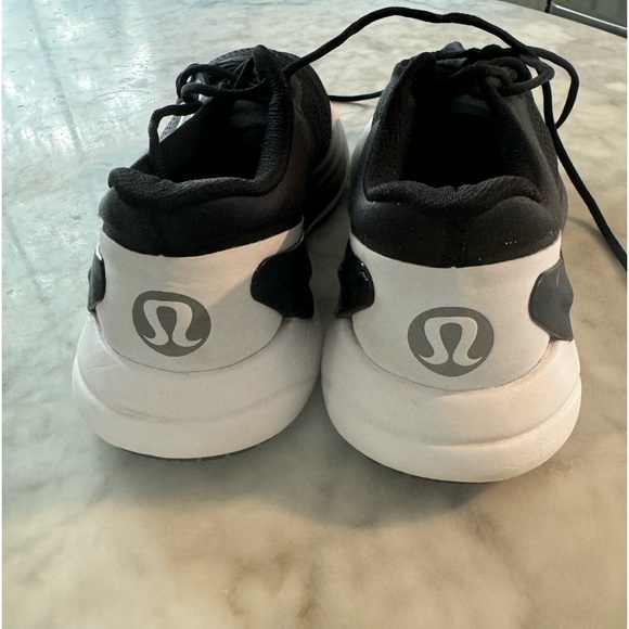 Lululemon Blissfeel Women's
Running Shoe Size 8.5 VGUC - Picture 2 of 6